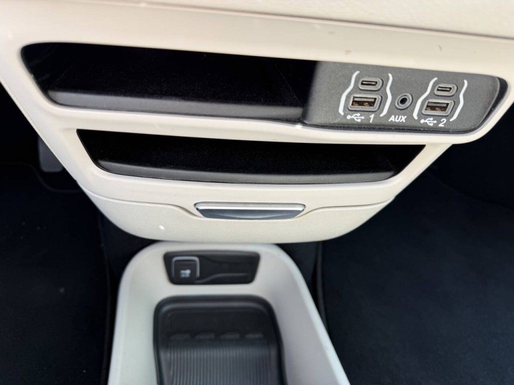 2024 Chrysler Pacifica Image 29