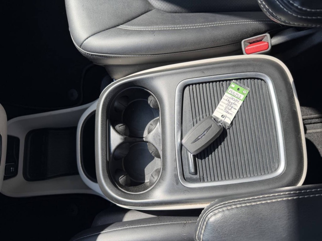 2024 Chrysler Pacifica Image 30