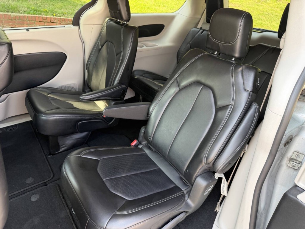 2024 Chrysler Pacifica Image 31