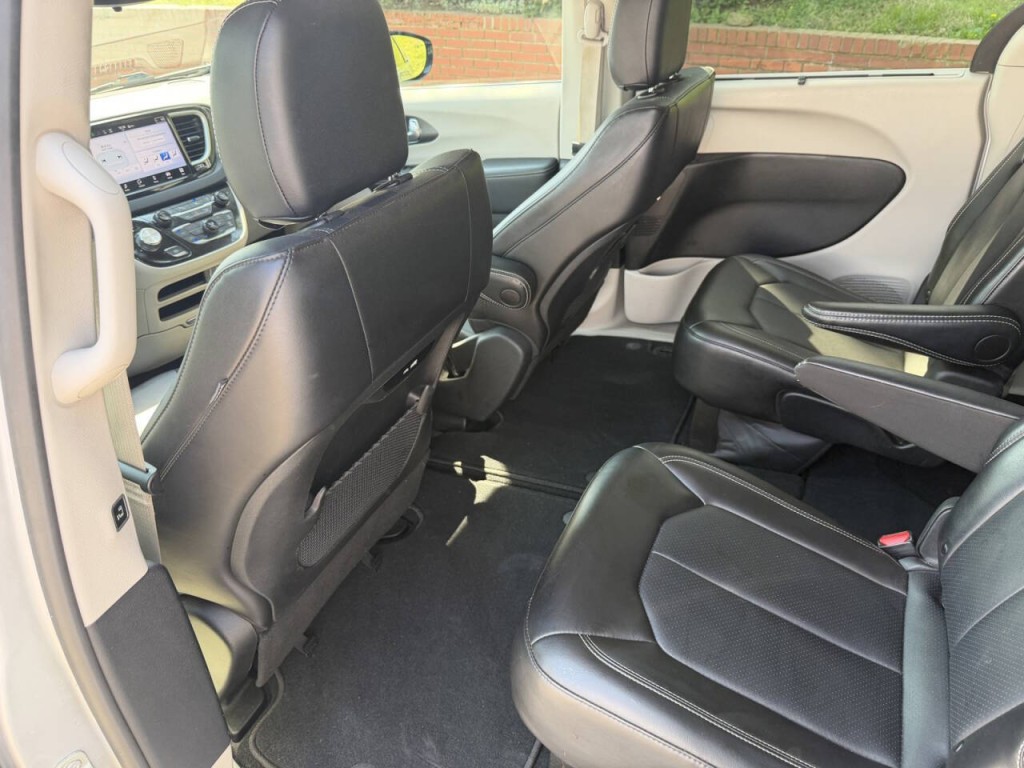 2024 Chrysler Pacifica Image 32
