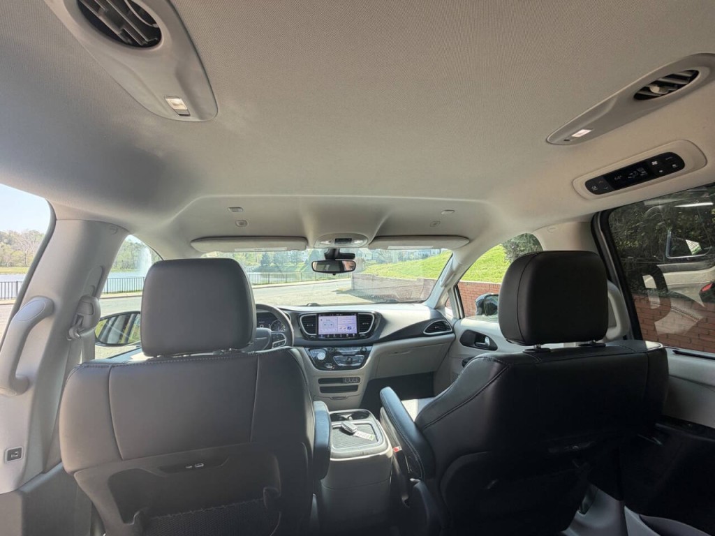 2024 Chrysler Pacifica Image 33