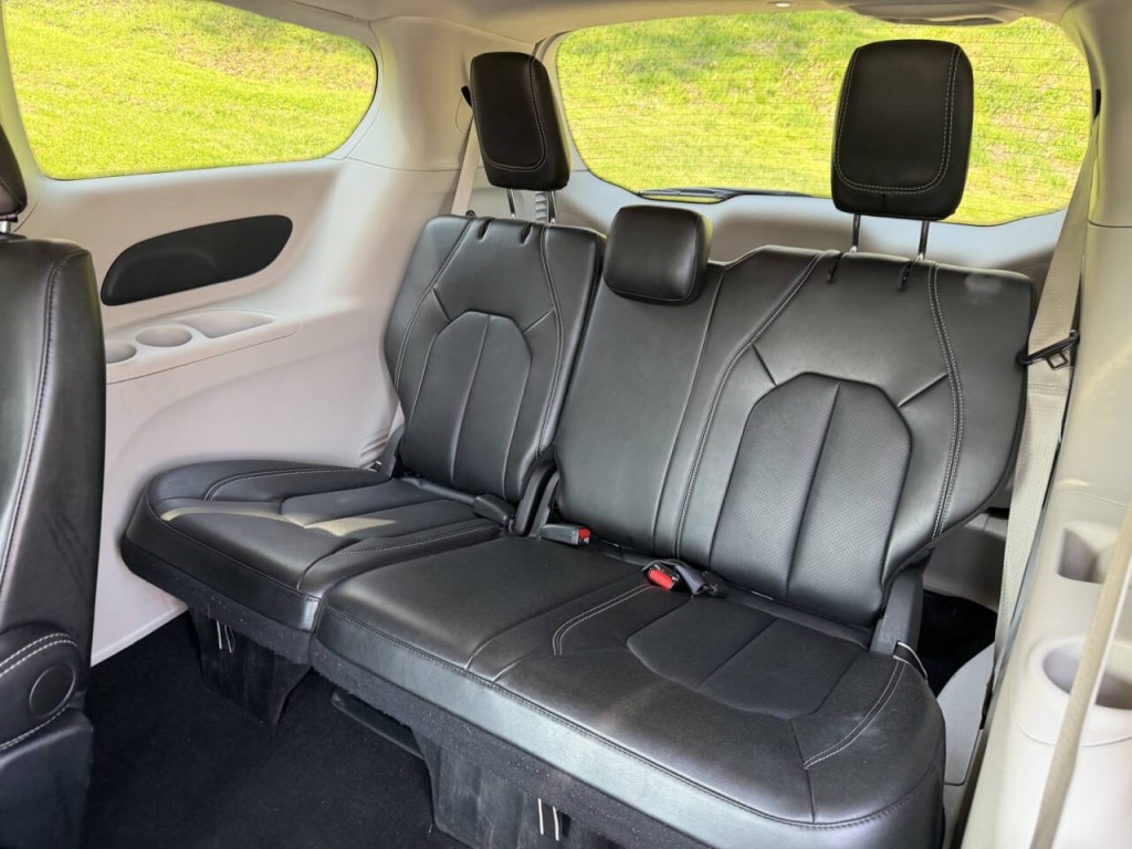 2024 Chrysler Pacifica Image 35