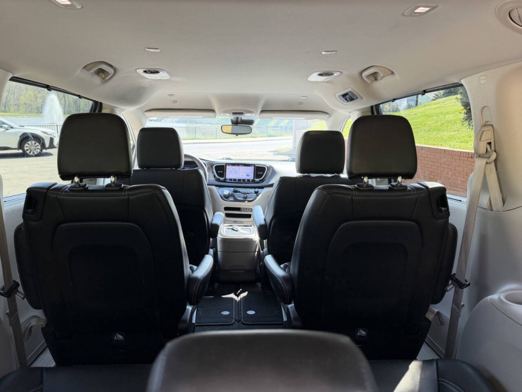 2024 Chrysler Pacifica Image 38