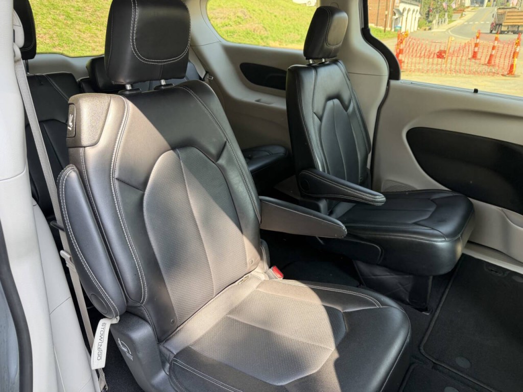 2024 Chrysler Pacifica Image 39