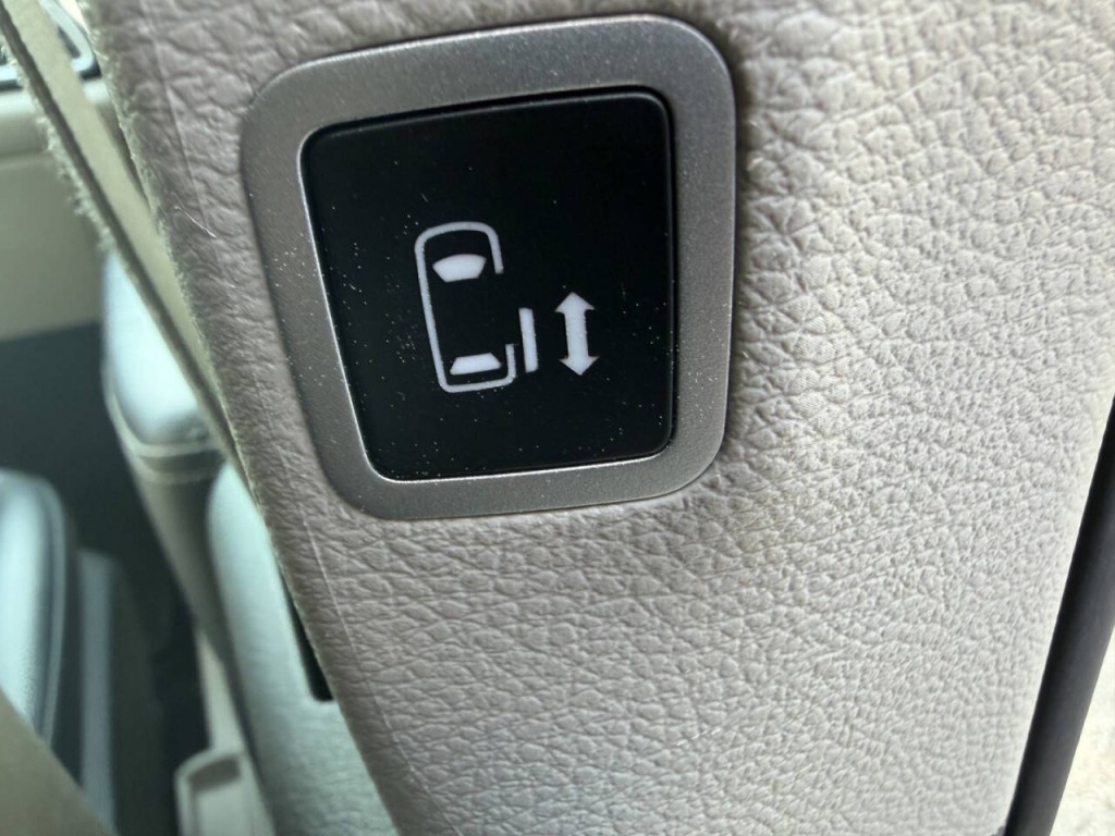 2024 Chrysler Pacifica Image 42