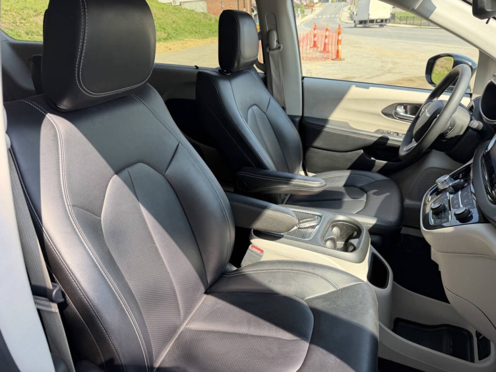2024 Chrysler Pacifica Image 44