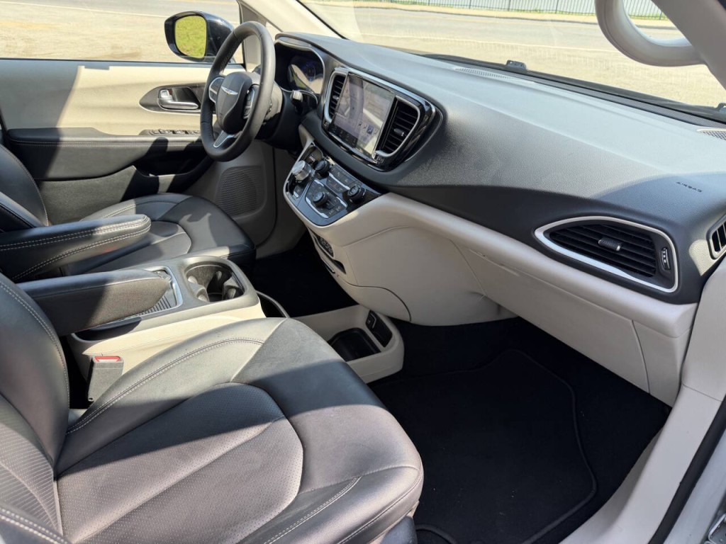 2024 Chrysler Pacifica Image 45