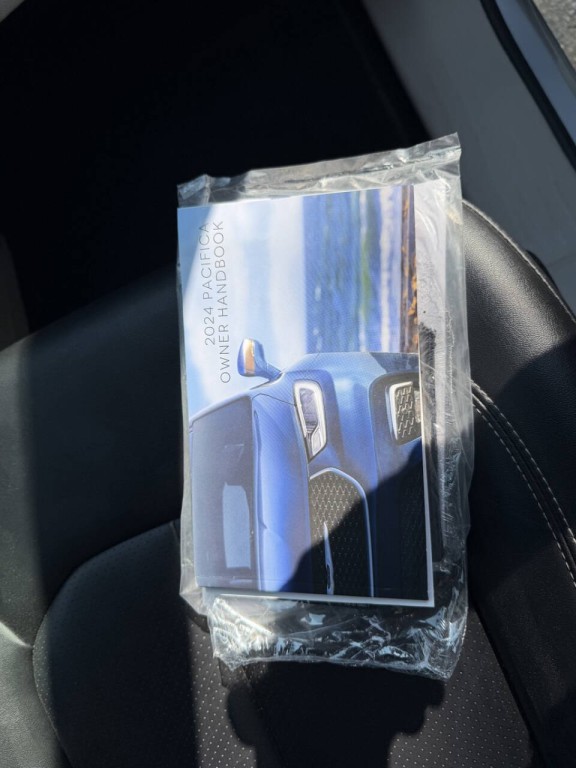 2024 Chrysler Pacifica Image 46