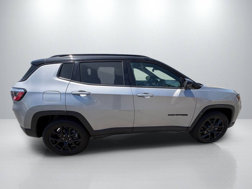 2022 Jeep Compass Image 8
