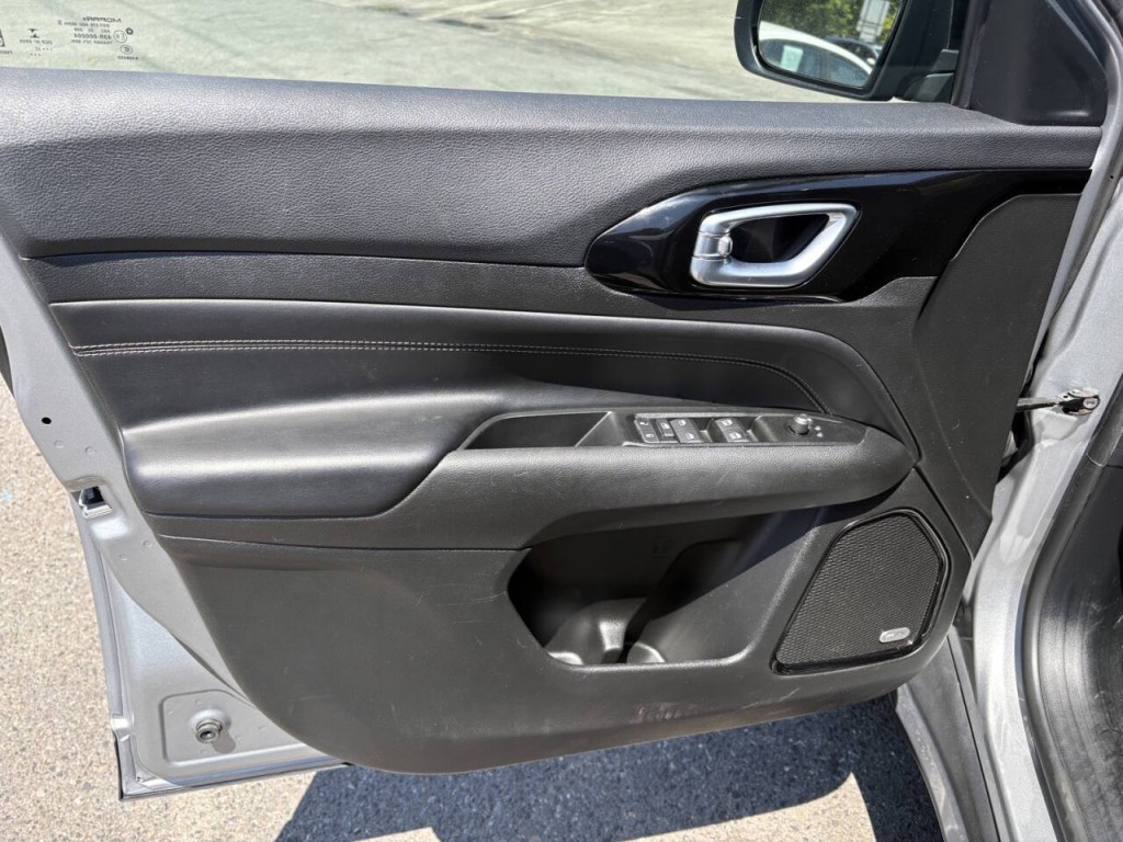 2022 Jeep Compass Image 9