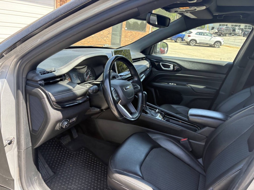 2022 Jeep Compass Image 11