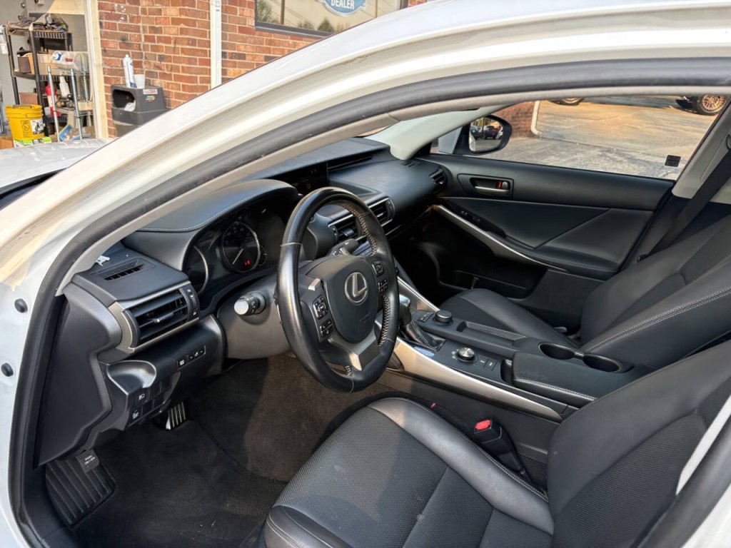 2017 Lexus IS 300 Image 13