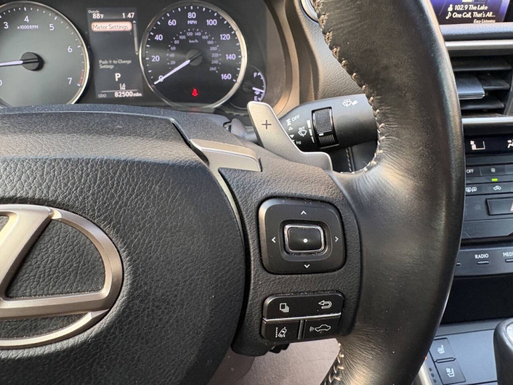 2017 Lexus IS 300 Image 15