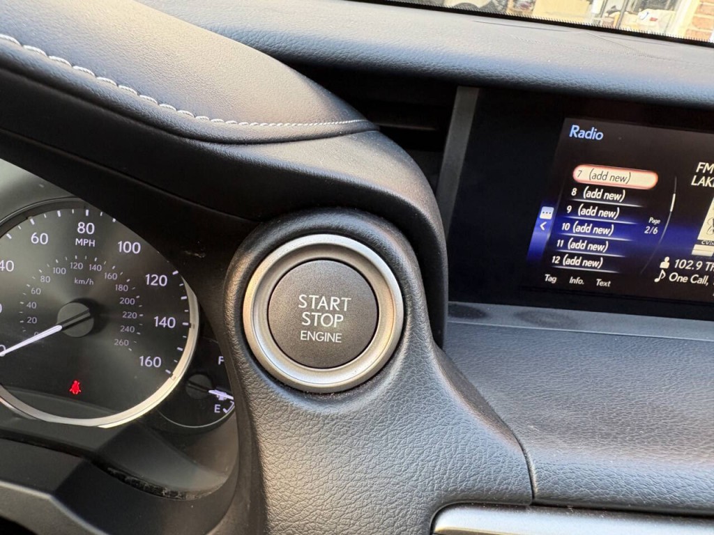 2017 Lexus IS 300 Image 18