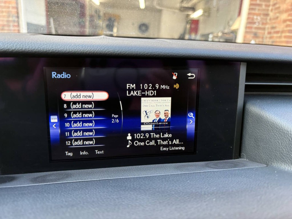 2017 Lexus IS 300 Image 19