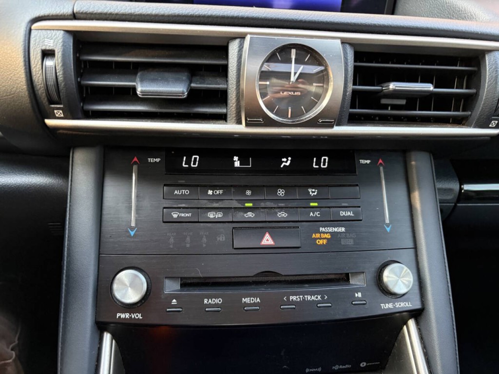 2017 Lexus IS 300 Image 21