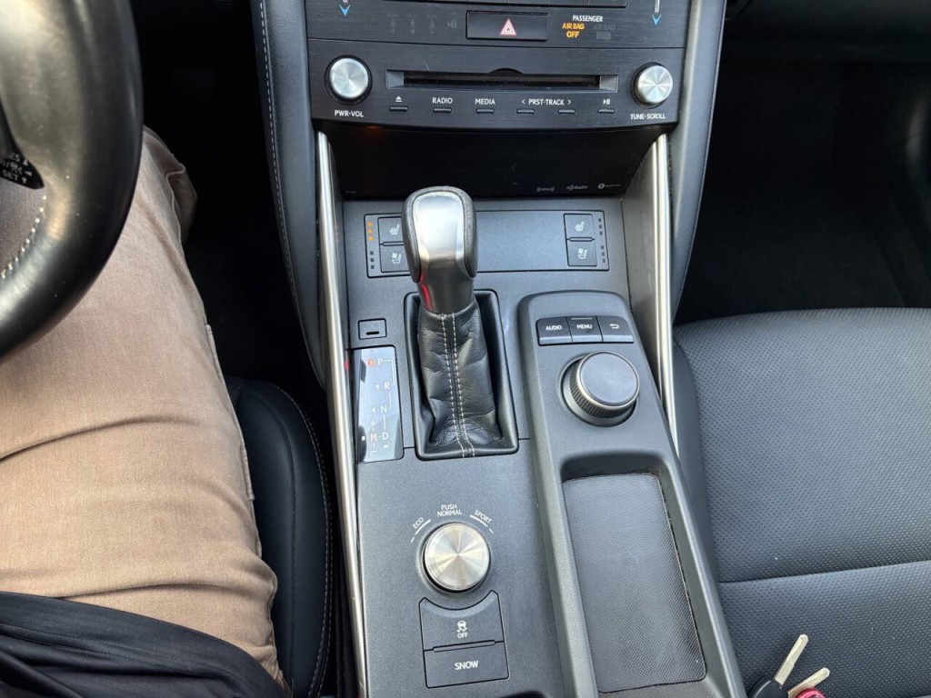 2017 Lexus IS 300 Image 22