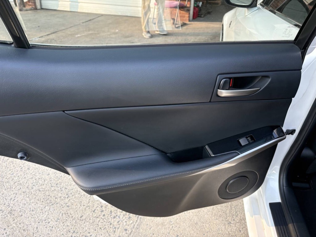 2017 Lexus IS 300 Image 25