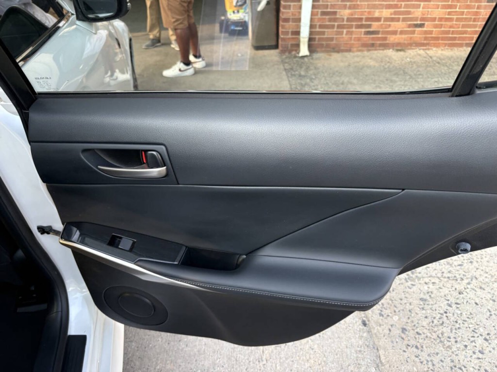 2017 Lexus IS 300 Image 31