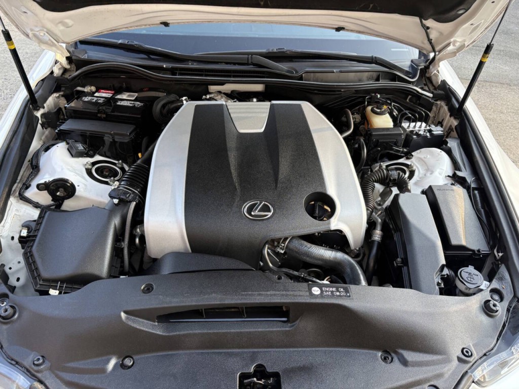 2017 Lexus IS 300 Image 33