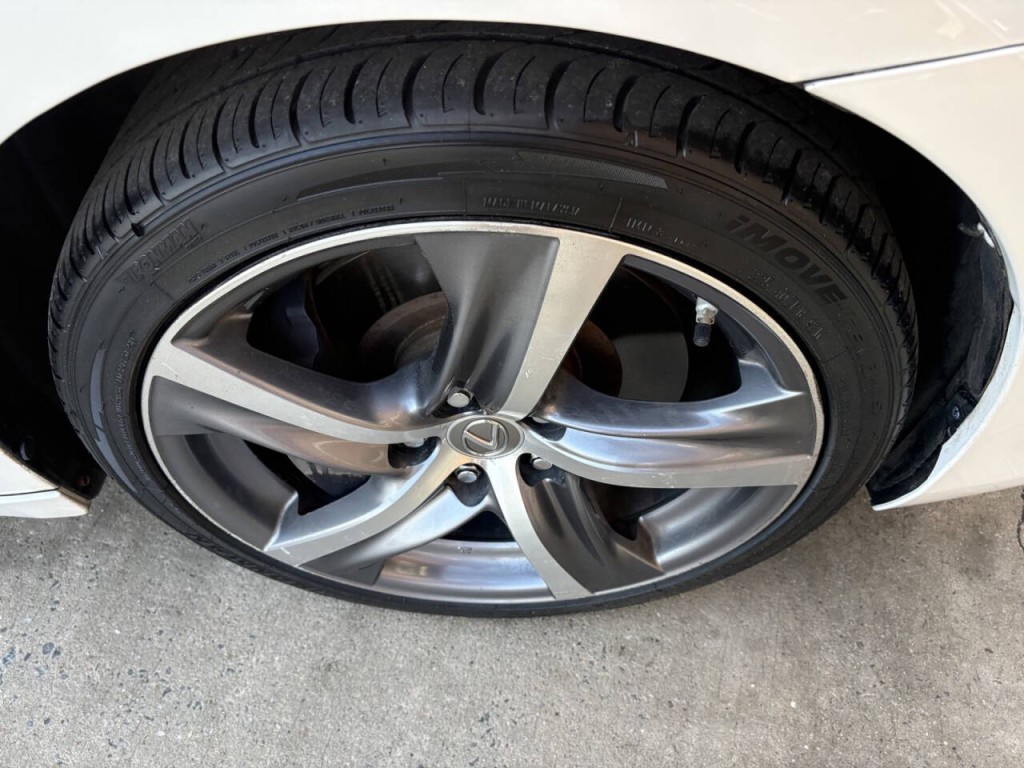 2017 Lexus IS 300 Image 34