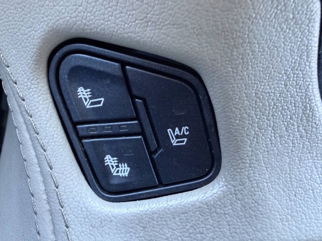 2016 GMC Yukon Image 35