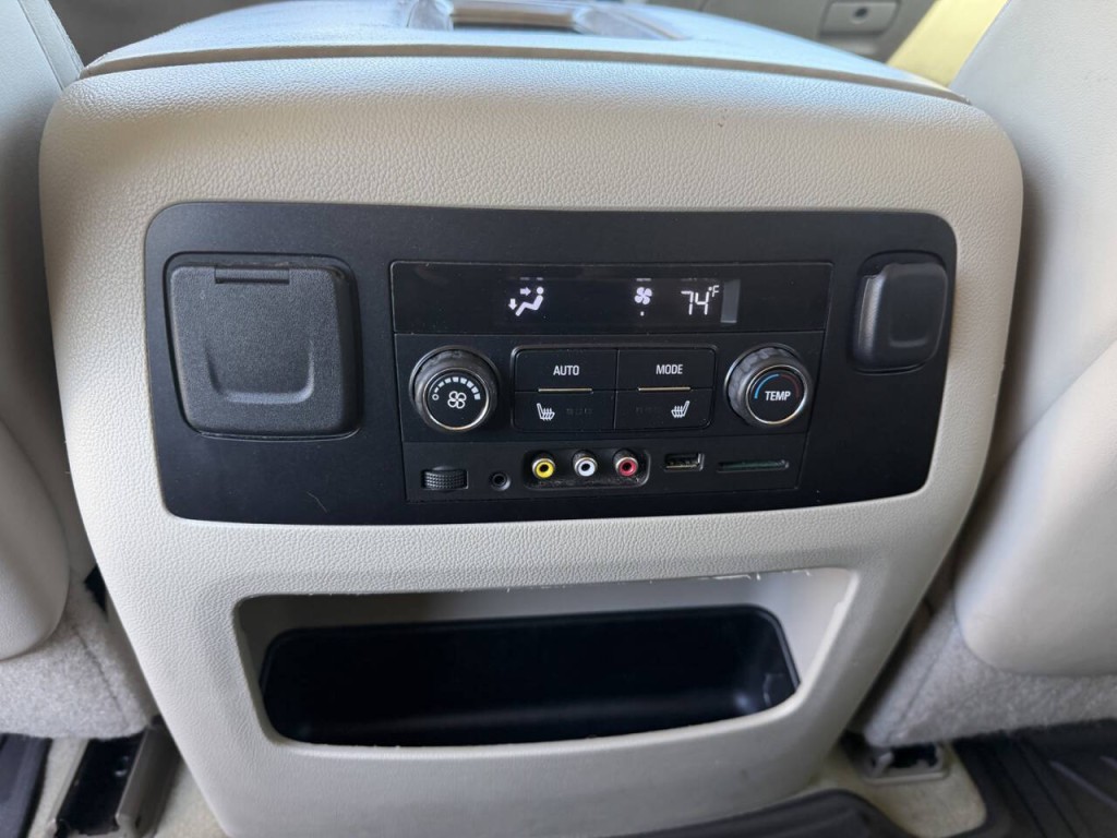 2016 GMC Yukon Image 40