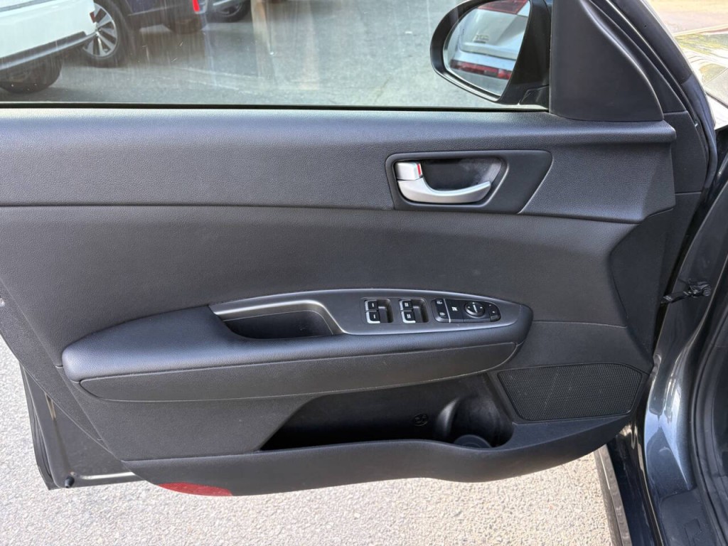 2020 Kia Optima Image 9