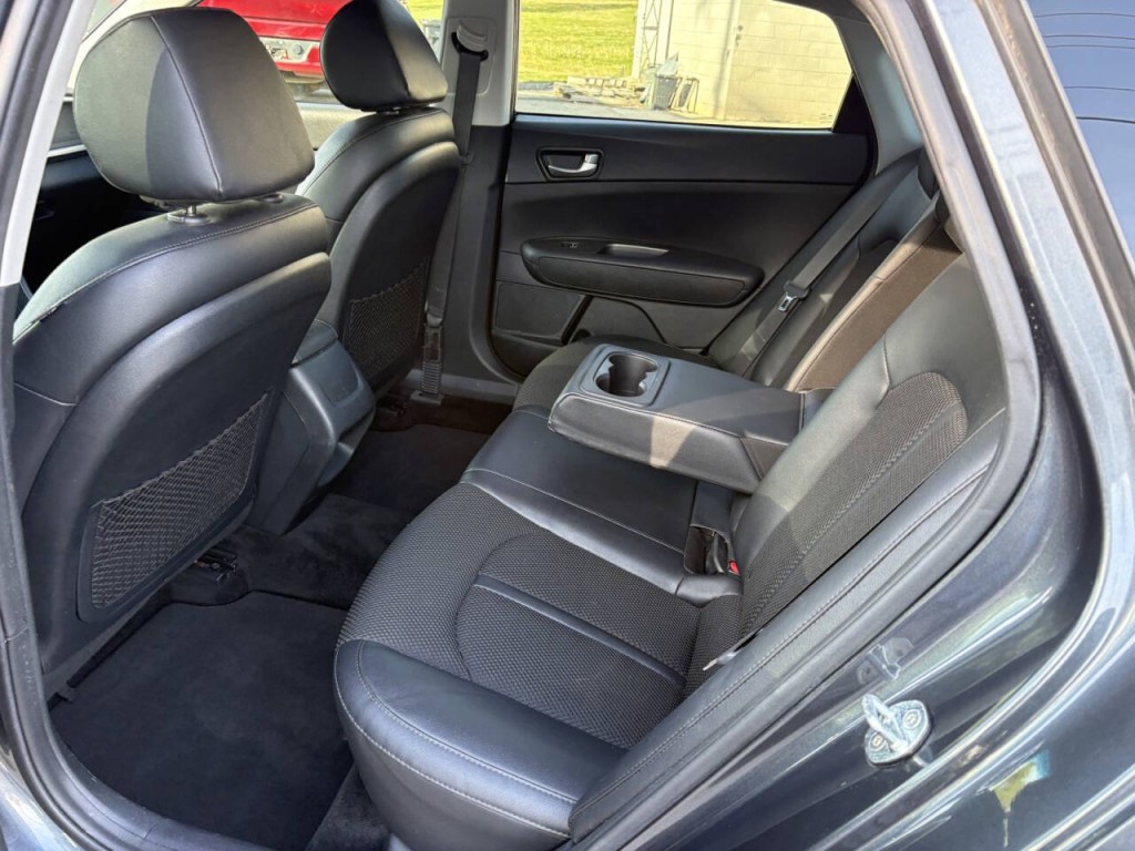 2020 Kia Optima Image 24