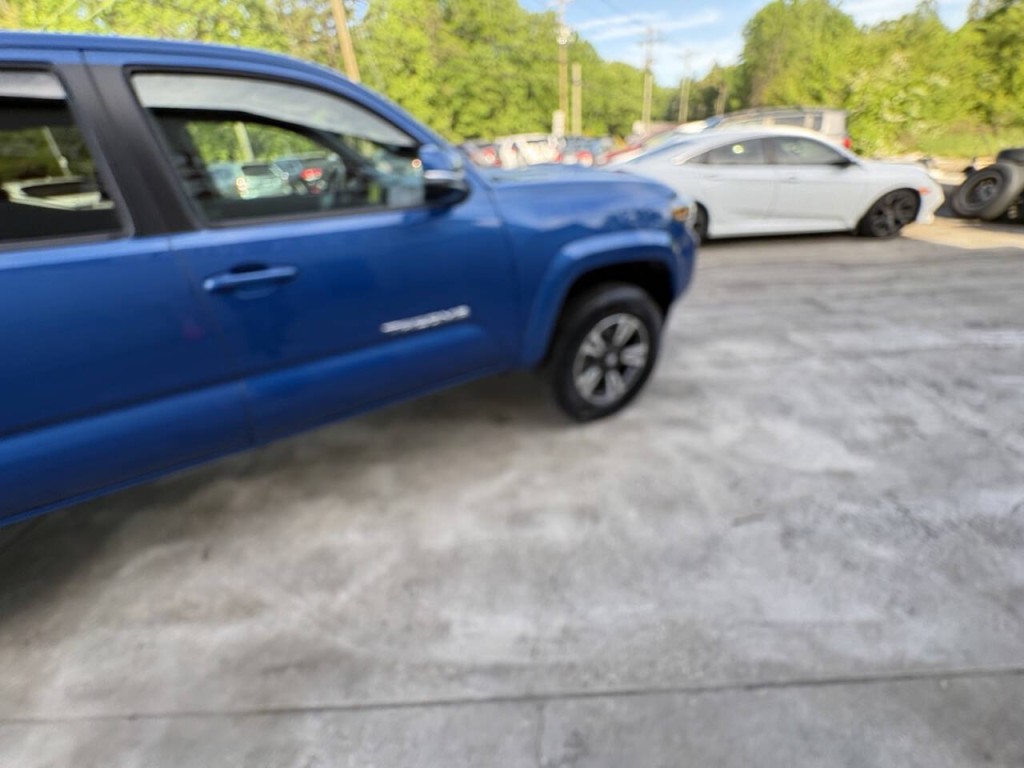 2018 Toyota Tacoma Image 9