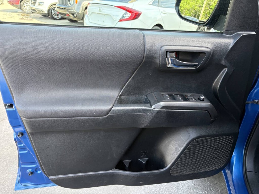 2018 Toyota Tacoma Image 10