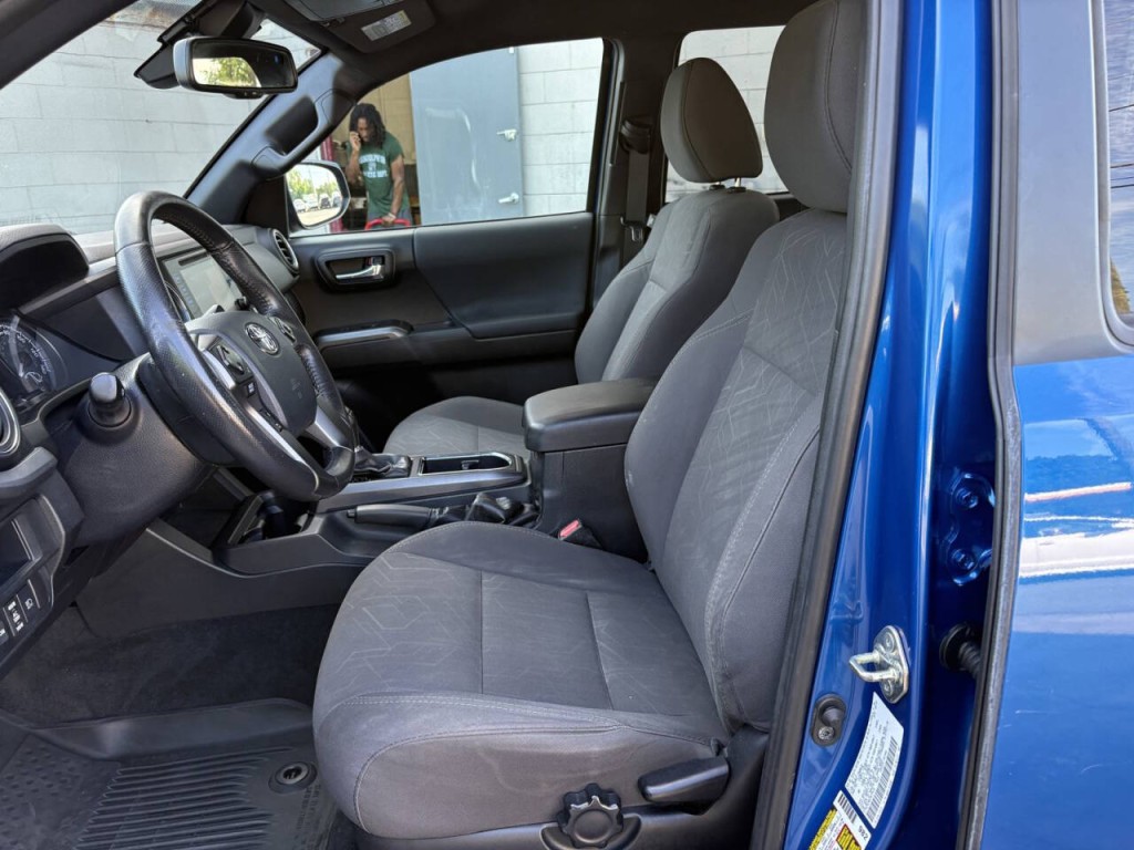 2018 Toyota Tacoma Image 11