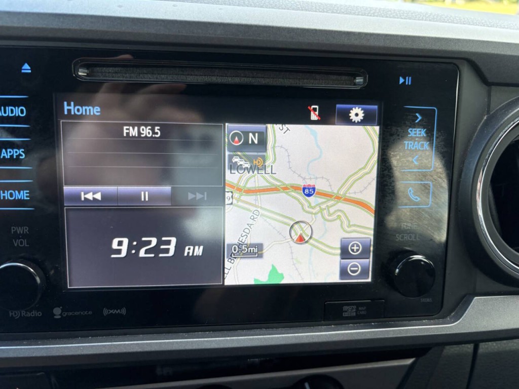 2018 Toyota Tacoma Image 18