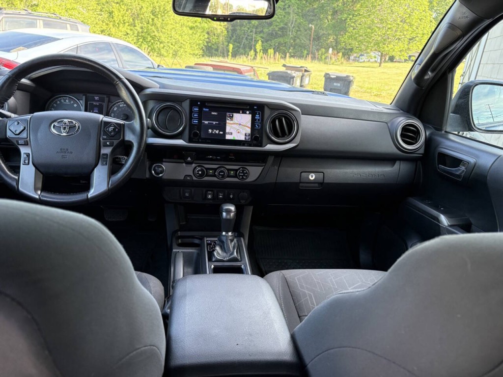 2018 Toyota Tacoma Image 21