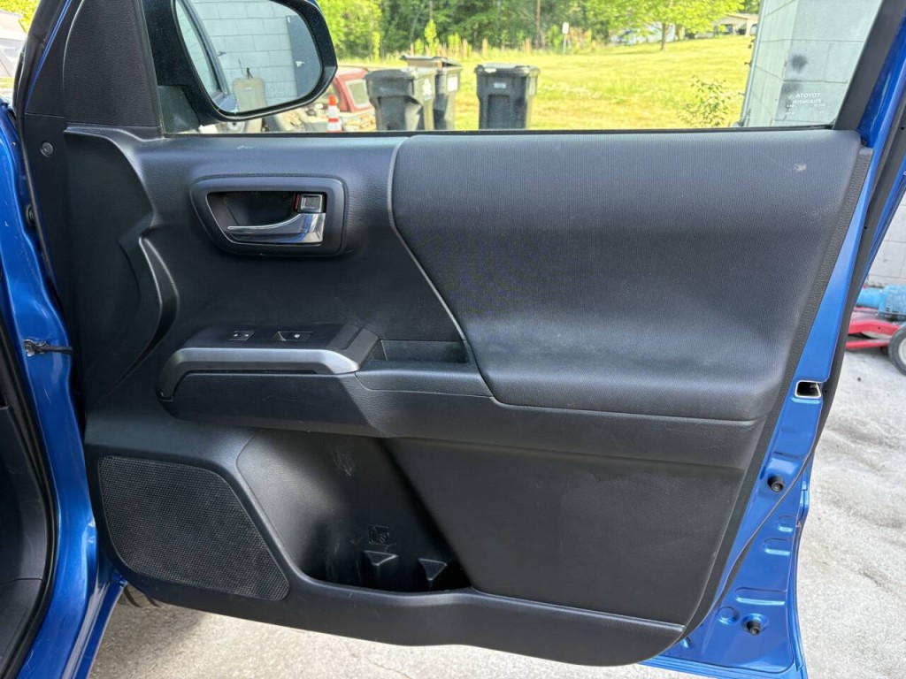 2018 Toyota Tacoma Image 24