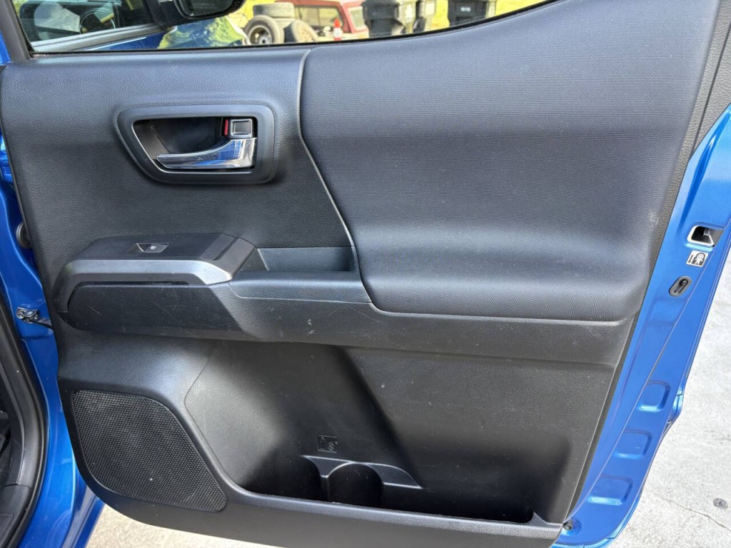 2018 Toyota Tacoma Image 27