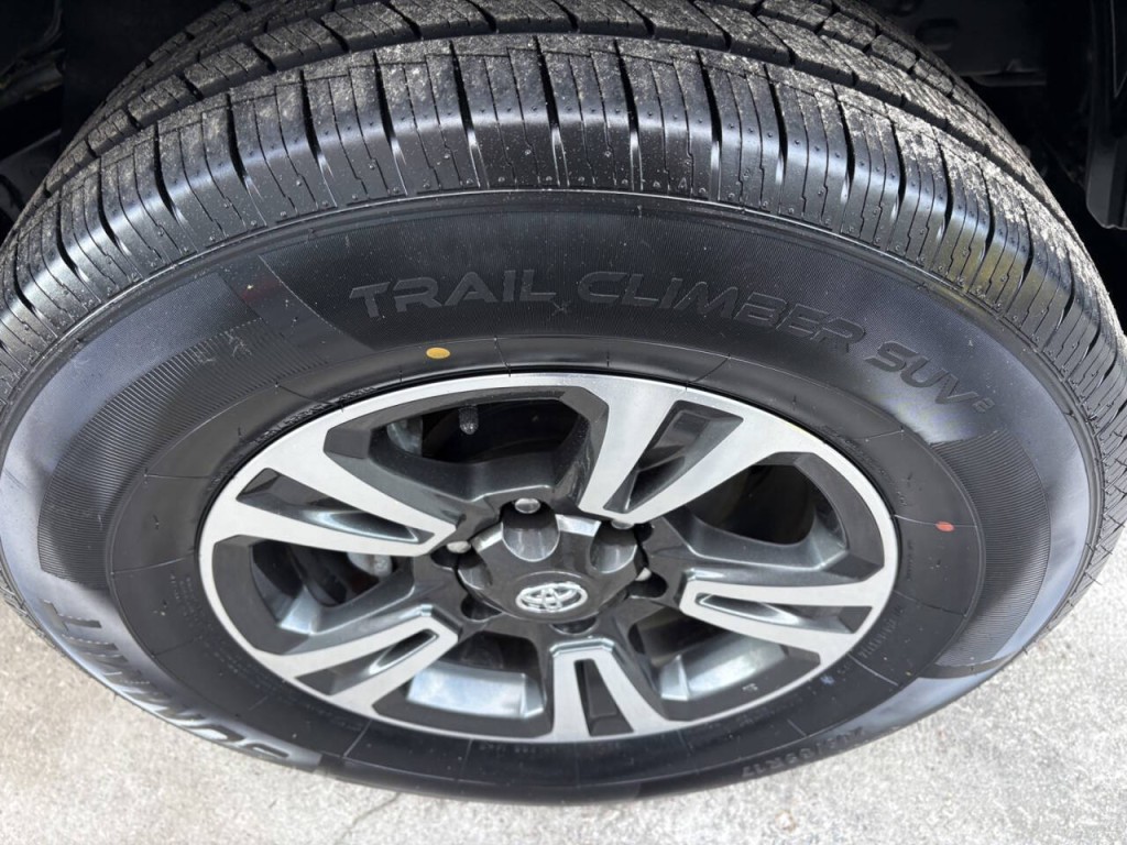 2018 Toyota Tacoma Image 30