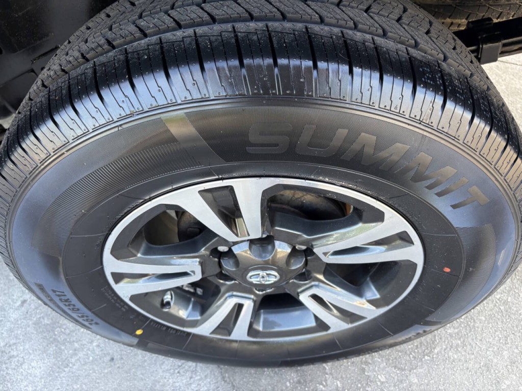 2018 Toyota Tacoma Image 32