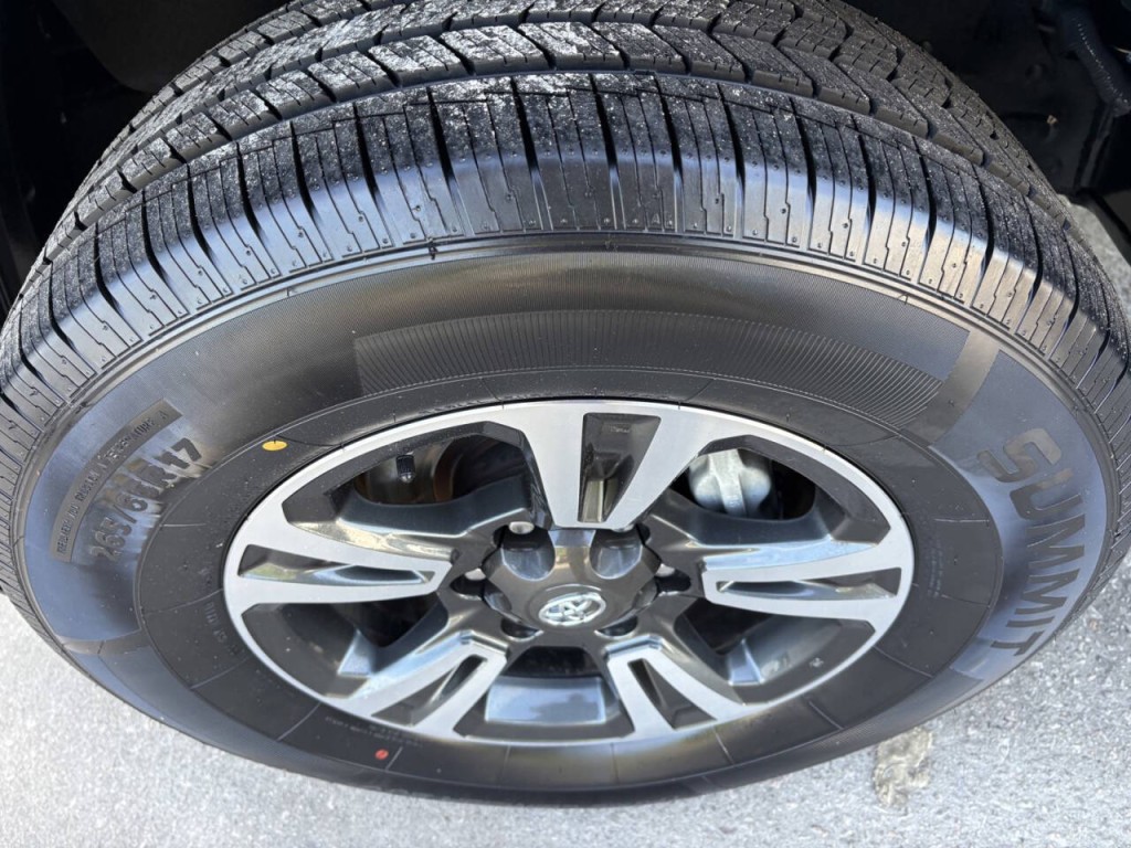 2018 Toyota Tacoma Image 33