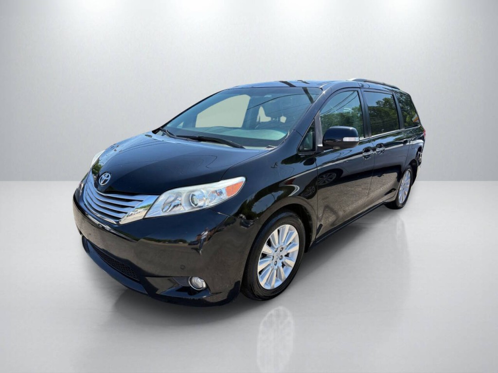 2013 Toyota Sienna Image 3