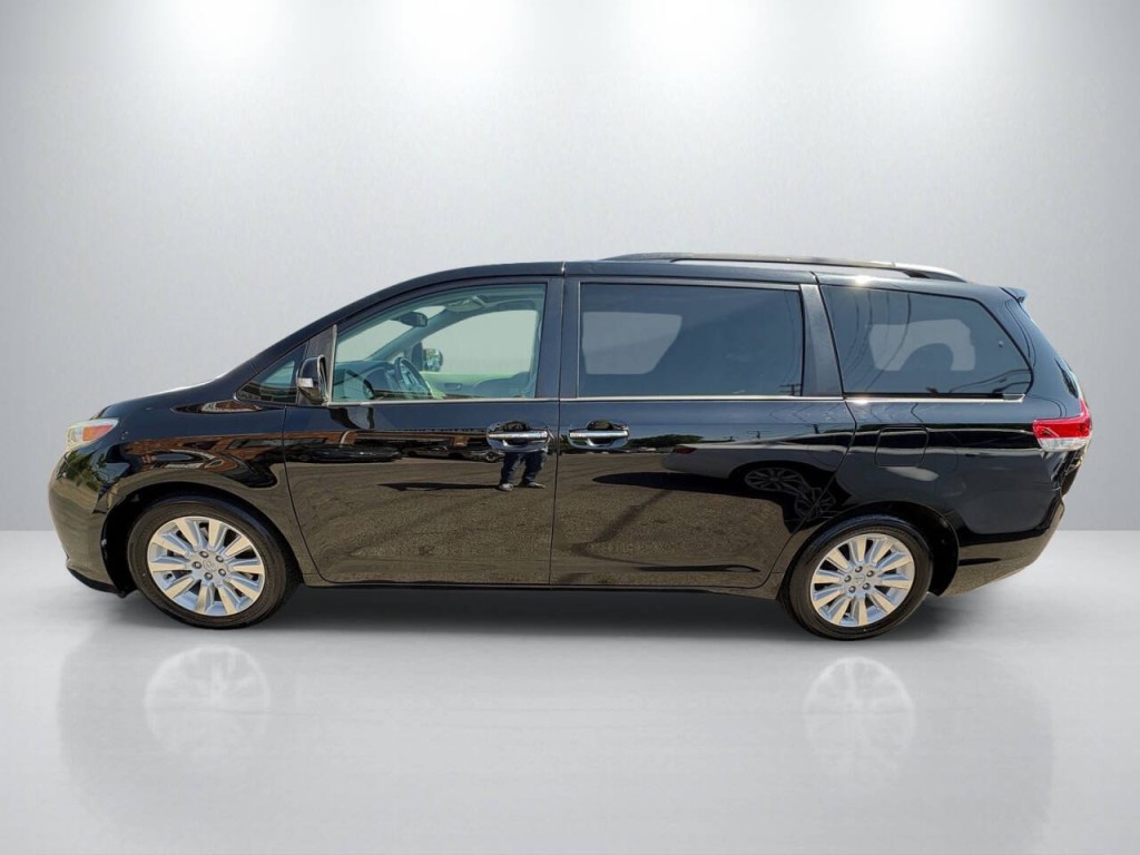 2013 Toyota Sienna Image 4