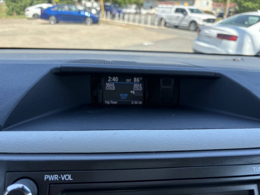 2013 Toyota Sienna Image 18