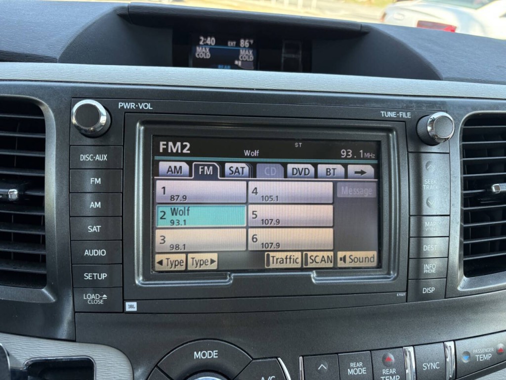 2013 Toyota Sienna Image 19