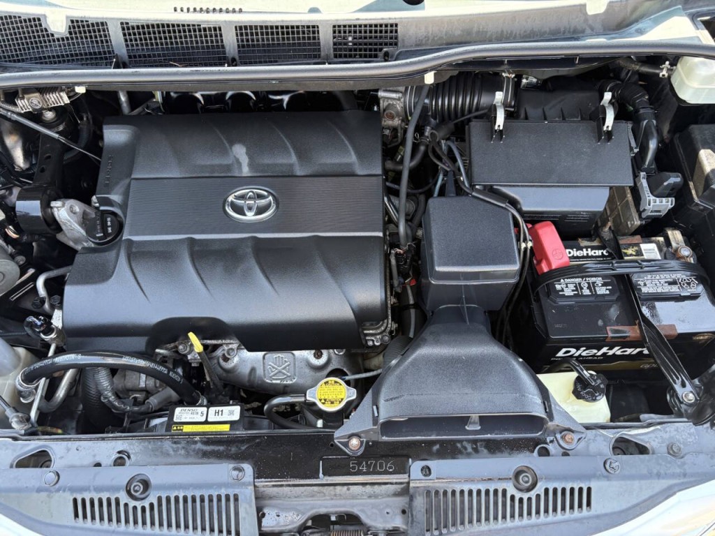2013 Toyota Sienna Image 32