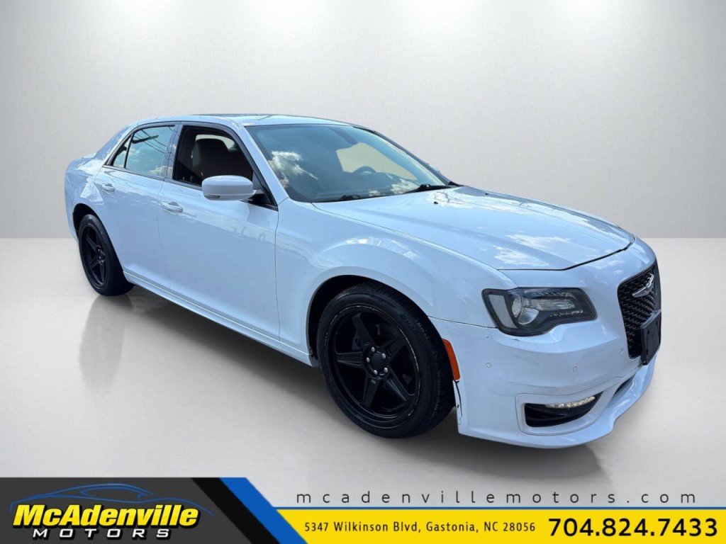 2019 Chrysler 300 Image 1