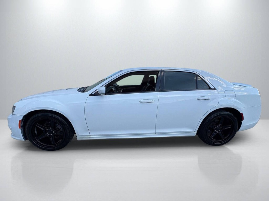 2019 Chrysler 300 Image 4