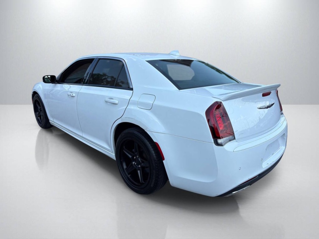2019 Chrysler 300 Image 5