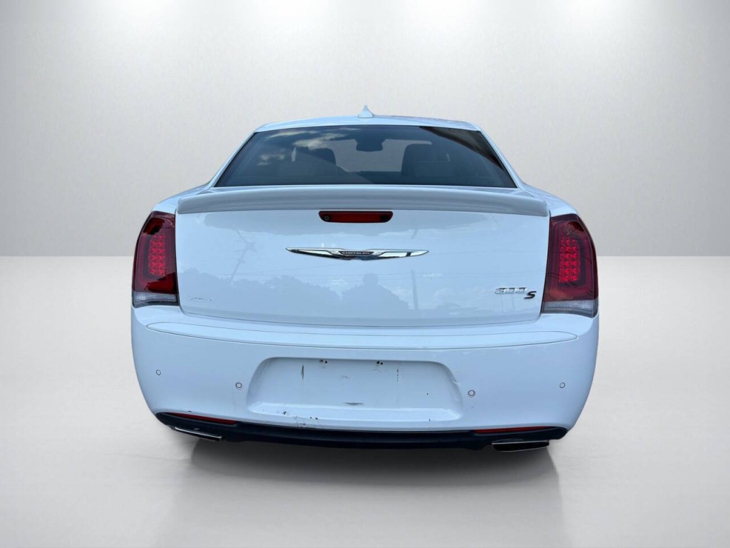 2019 Chrysler 300 Image 6