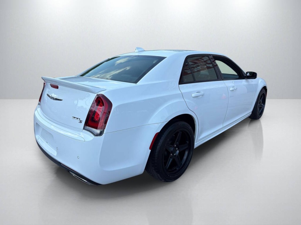2019 Chrysler 300 Image 7
