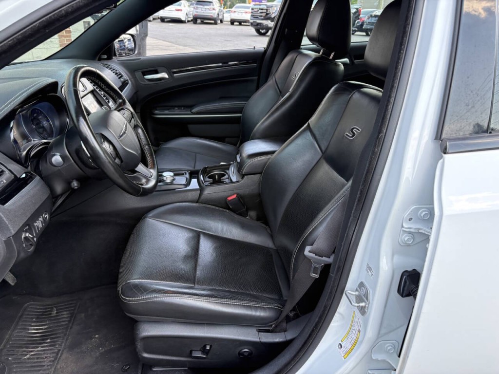 2019 Chrysler 300 Image 10